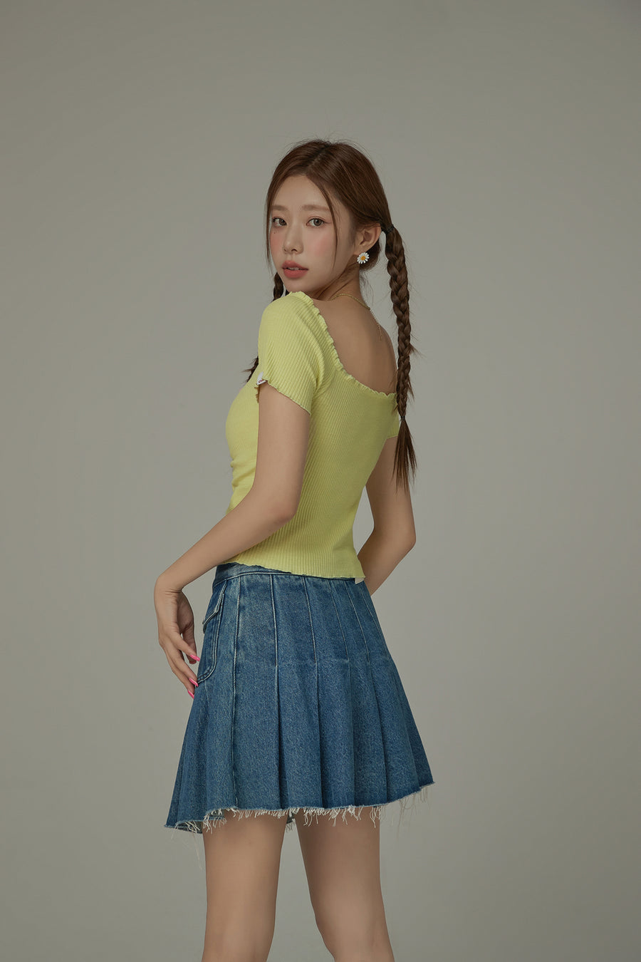 CHUU Crochet Cherry Front Shirring Knit Top