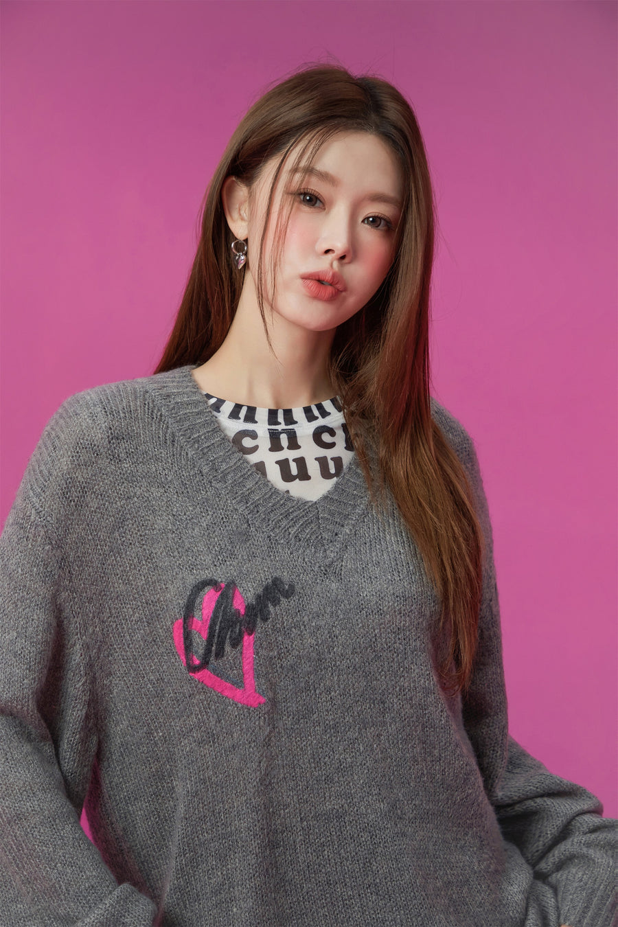 CHUU Heart V-Neck Knit Top