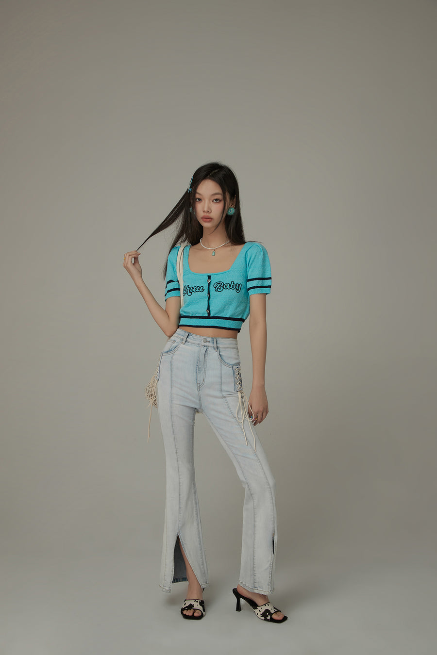 CHUU Chuu Baby Square Neck Heart Button Crop Kniit Top