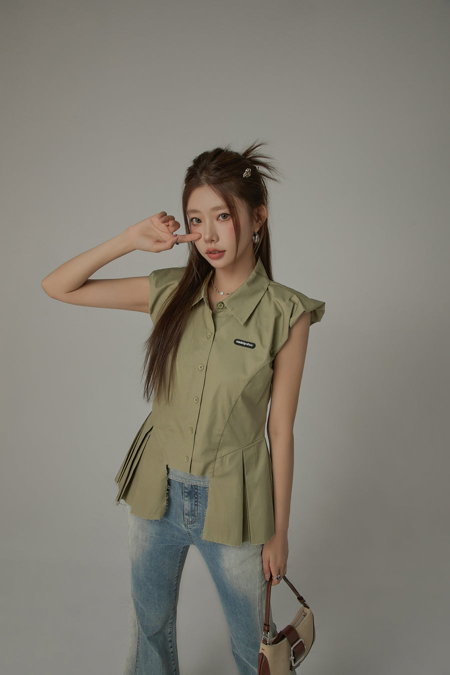 CHUU Unbalanced Puffy Sleeveflowy Hem Shirt