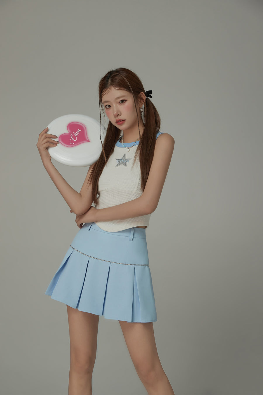 CHUU Chuu Star Center Line-Colored Sleeveless Semi Crop T-Shirt