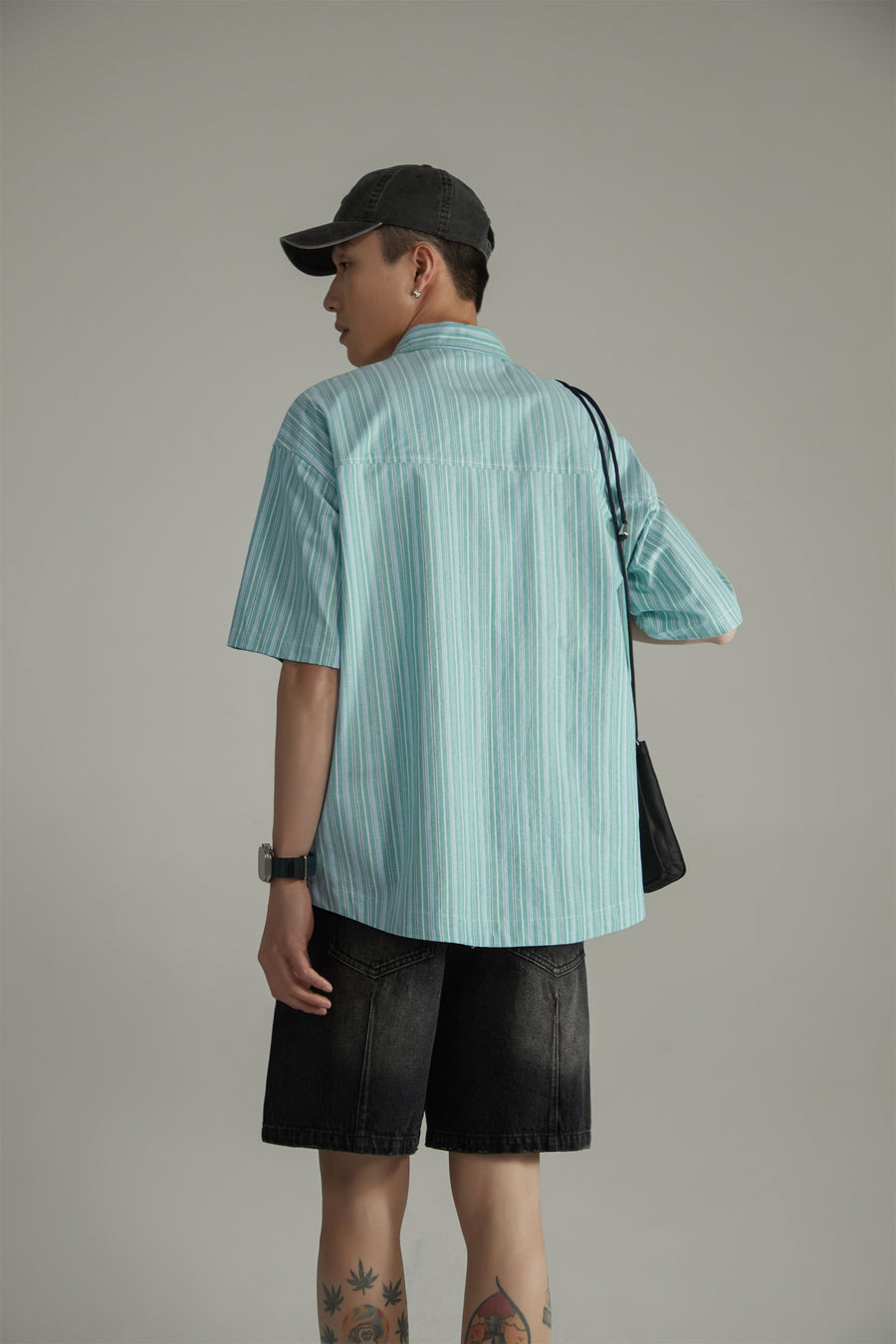 CHUU Vertical Striped Short-Sleeved Shirt