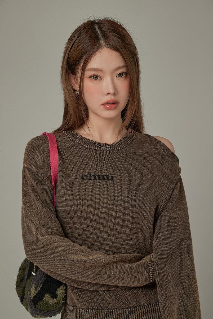 CHUU One Shoulder Cut Out Distressed Knit Sweater