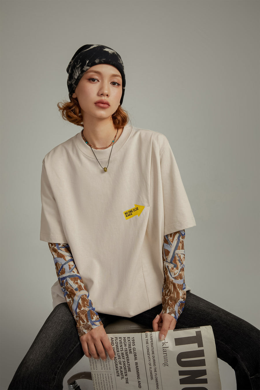 CHUU Logo Arrow Pinned Back Picture Boxy T-Shirt