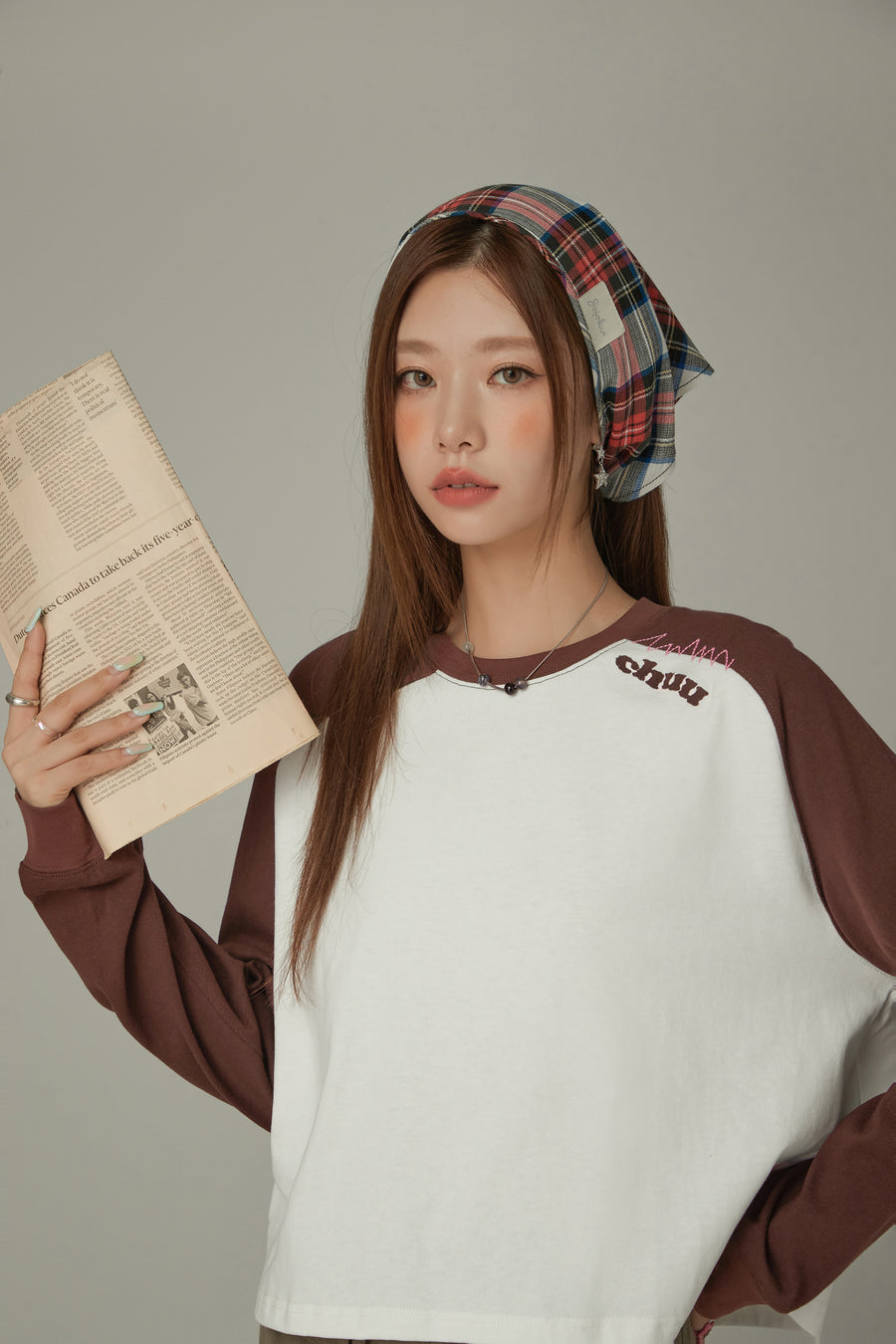 CHUU Two Toned Loose Fit Long Sleeve T-Shirt