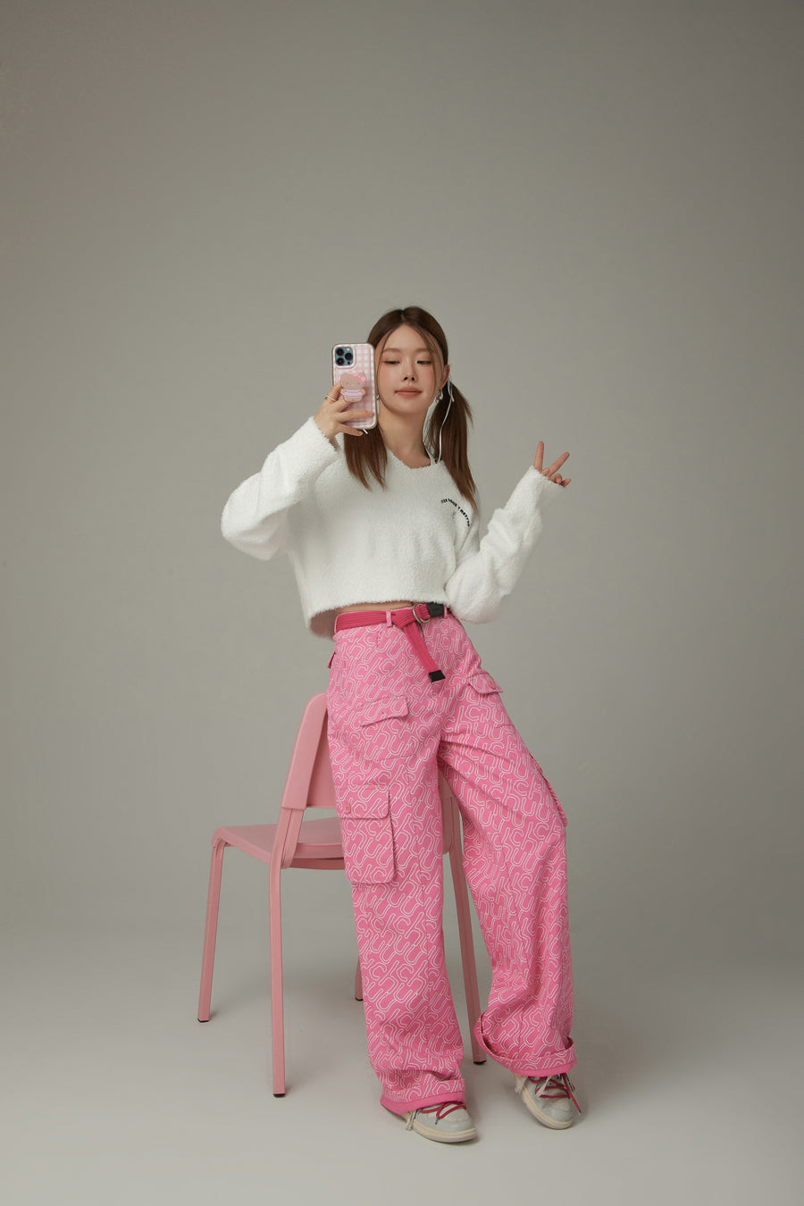 CHUU Logo Lettering Cargo Wide Pants