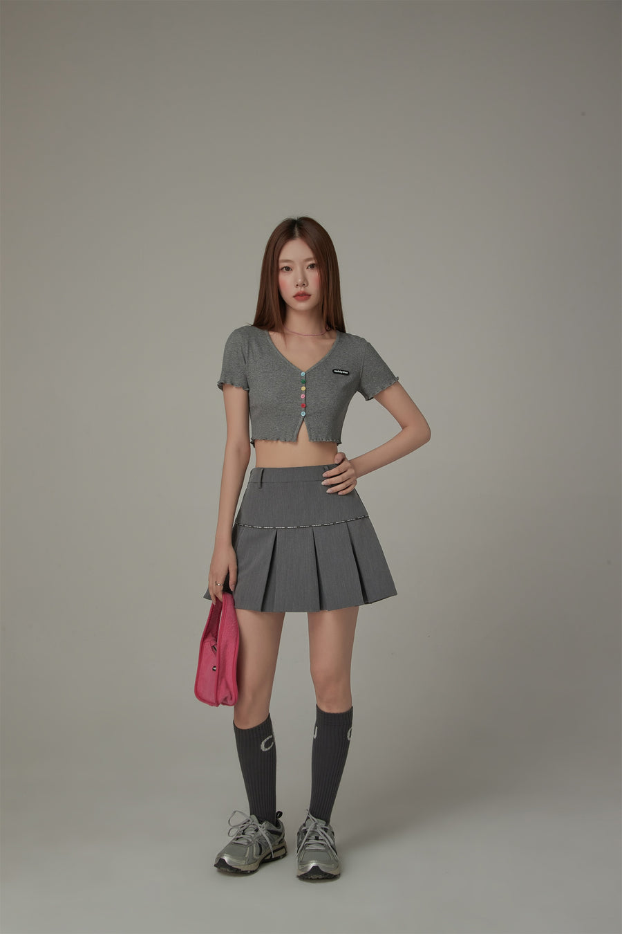 CHUU Rainbow Button Raw Hem Cropped T-Shirt