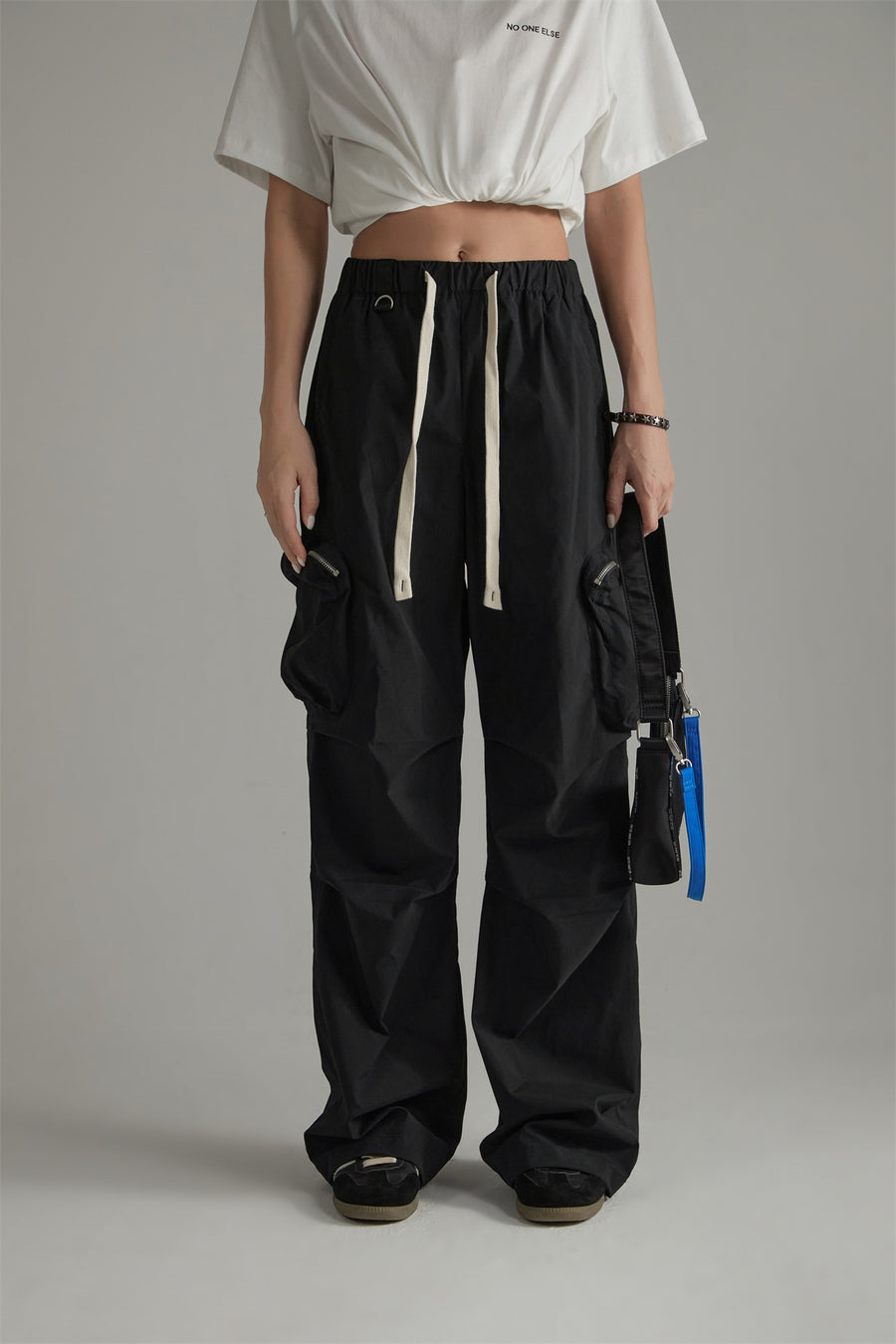 CHUU Casual Drawstring Wide Cargo Pants