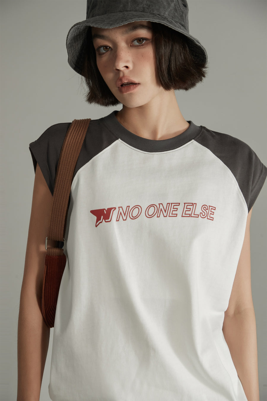 CHUU Noe Raglan Sleeveless T-Shirt