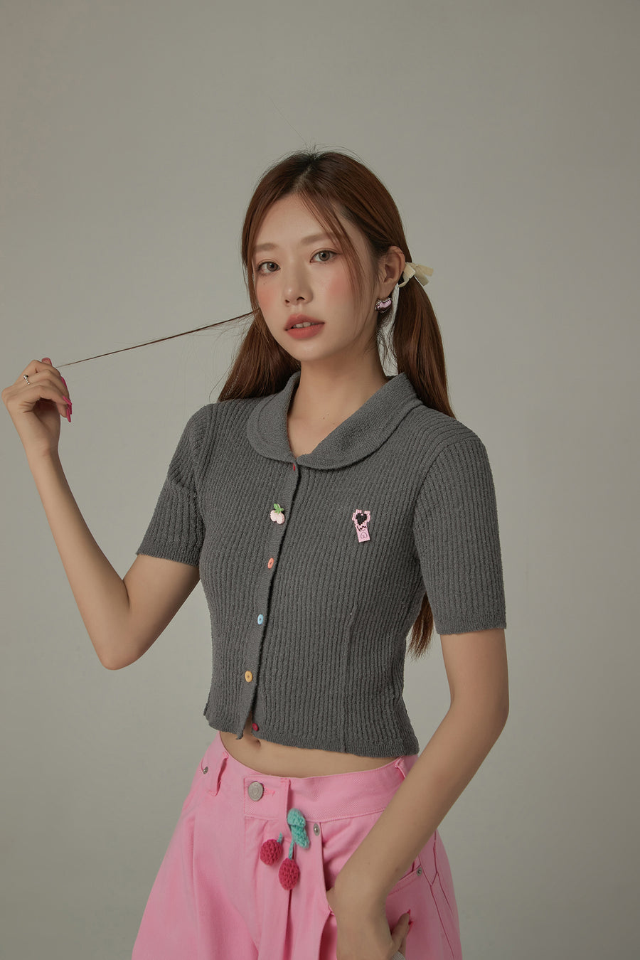 CHUU Rainbow Button Slim Crop Knit Top