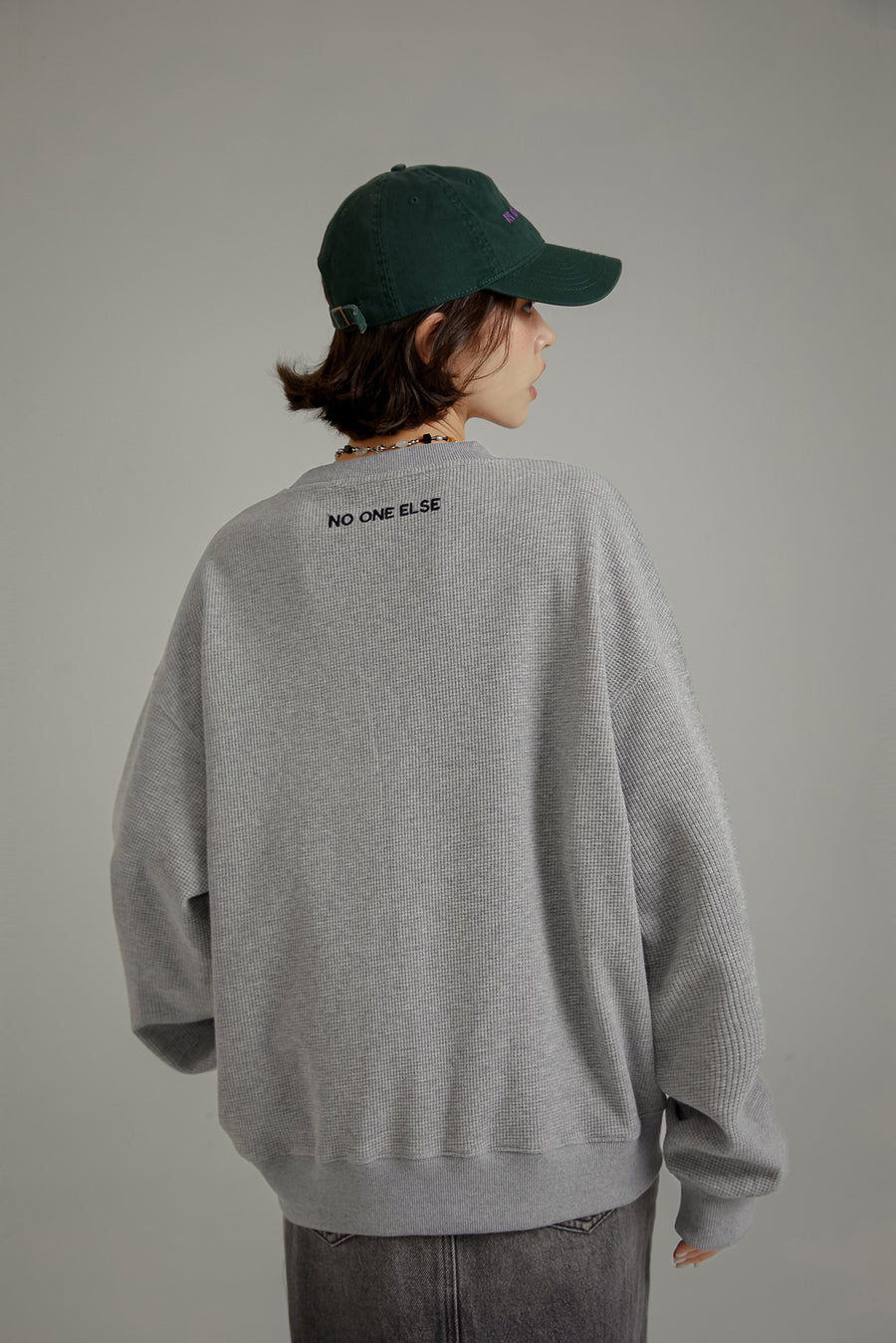 CHUU Color Embroidery Waffle Logo Sweatshirt