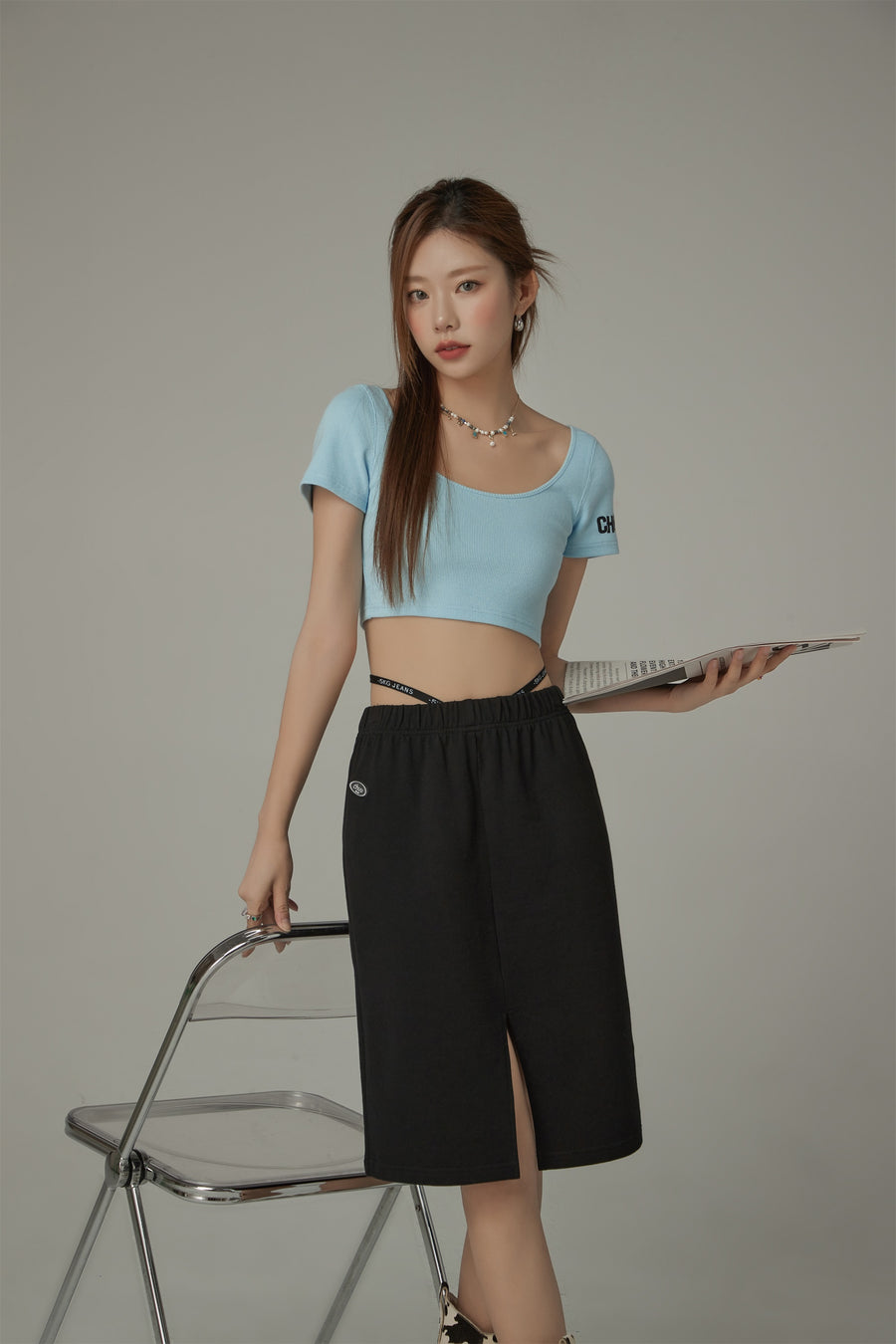 CHUU Chuu Sleeve Lettering Big U Neck Crop T-Shirt