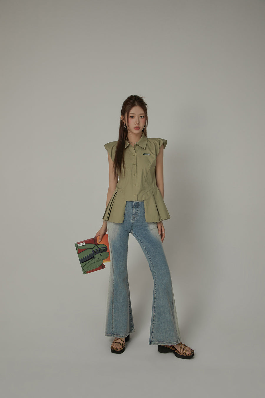 CHUU Unbalanced Puffy Sleeveflowy Hem Shirt