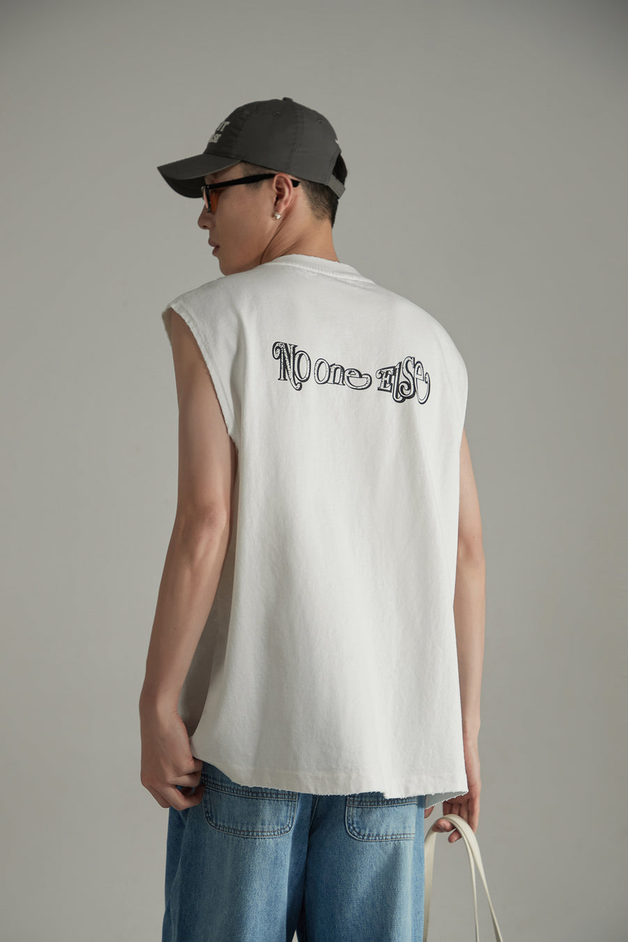 CHUU Letter Printed Boxy Loose Fit Sleeveless T-Shirt