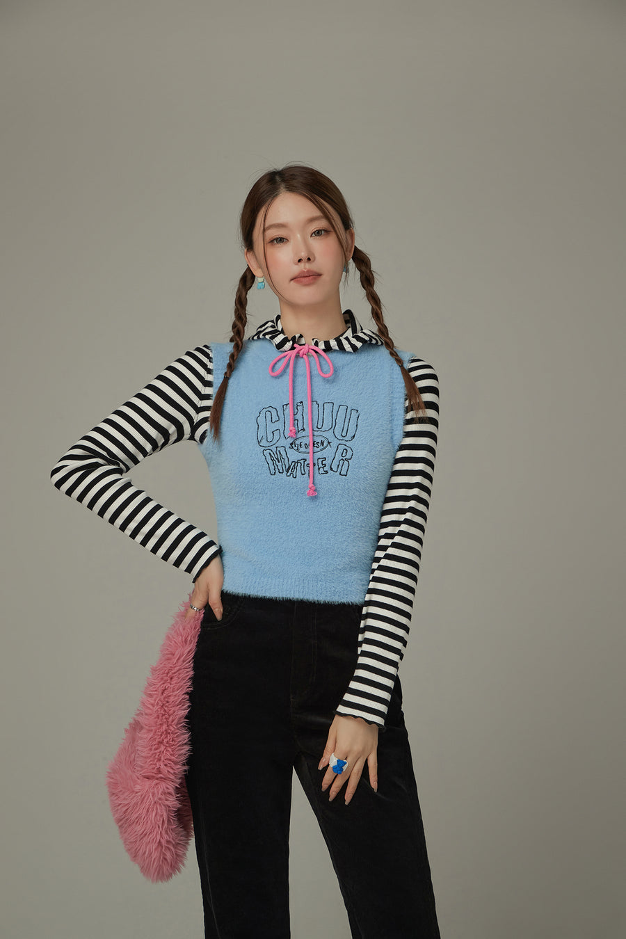 CHUU Lettering Fuzzy Sleeveless Sweater