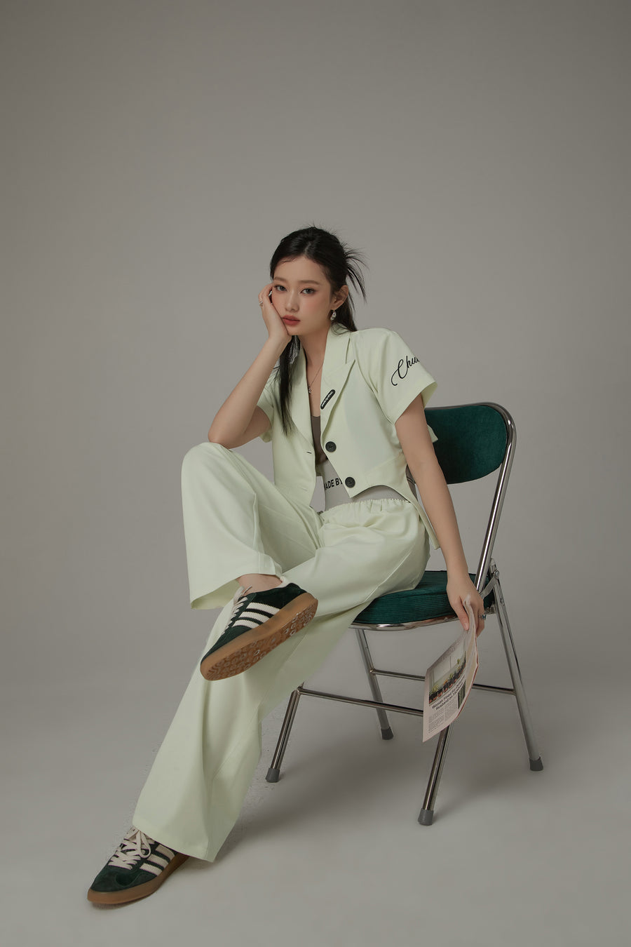 CHUU Contrast Letter High Waist Banded Wide Pants