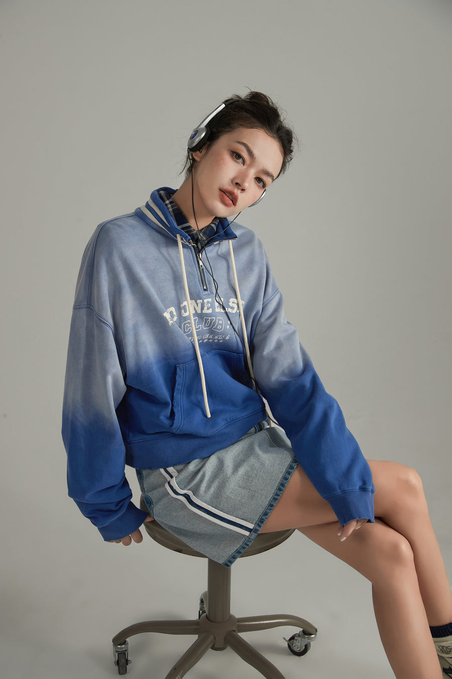 CHUU Gradient Anorak Logo Sweatshirt