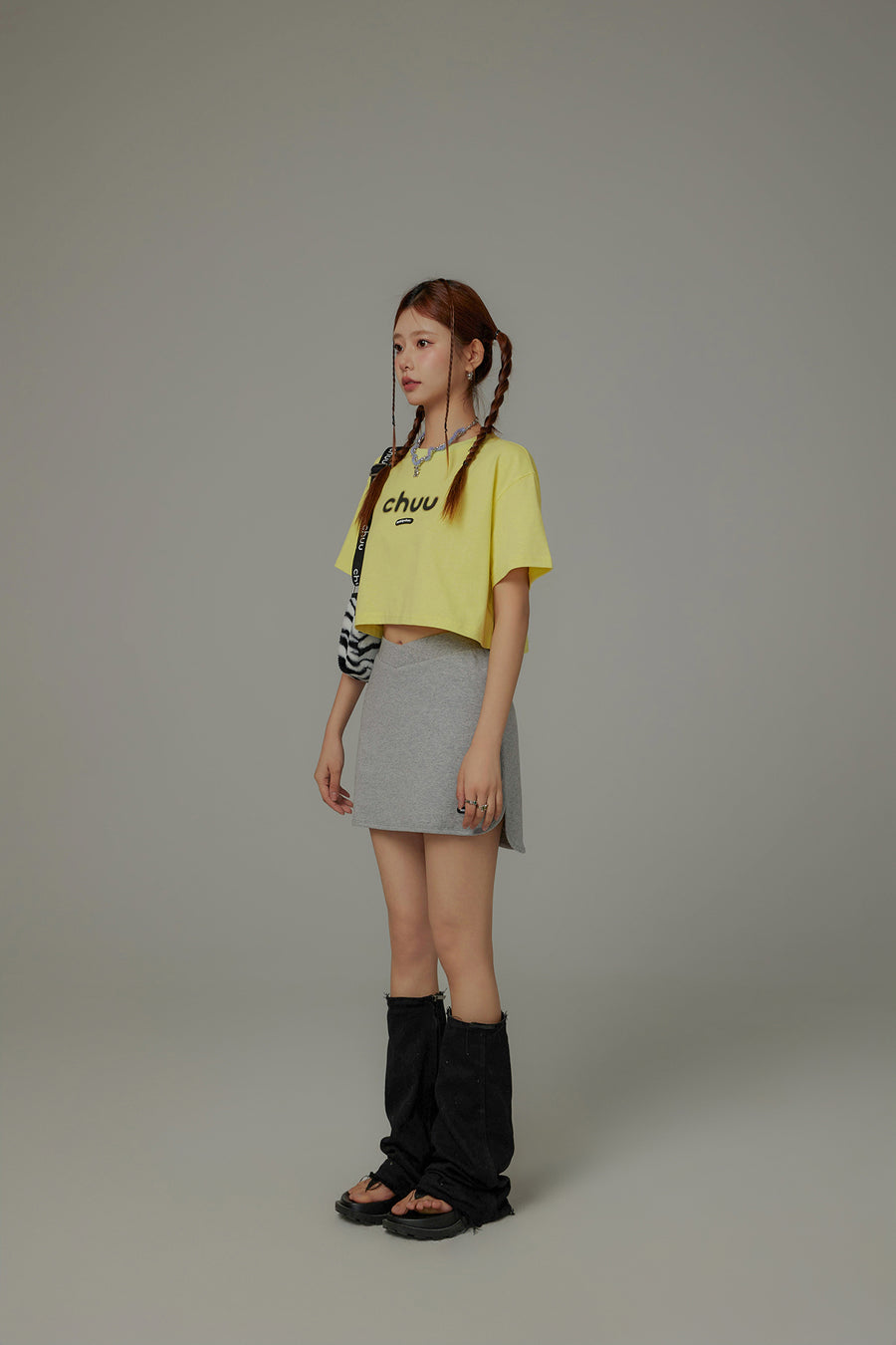 CHUU Chuu Lettering Logo Loose-Fitting Cropped Short Sleeve T-Shirt