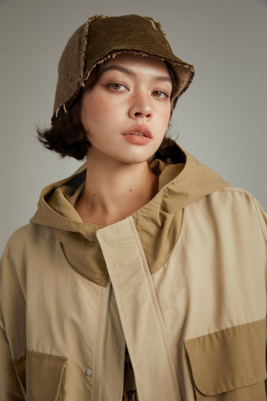 CHUU Two Tone Cargo Long Jacket