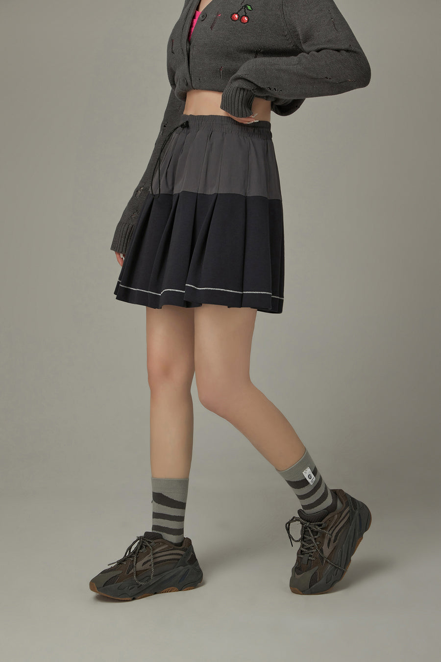 CHUU Stopper Pleated Skirt