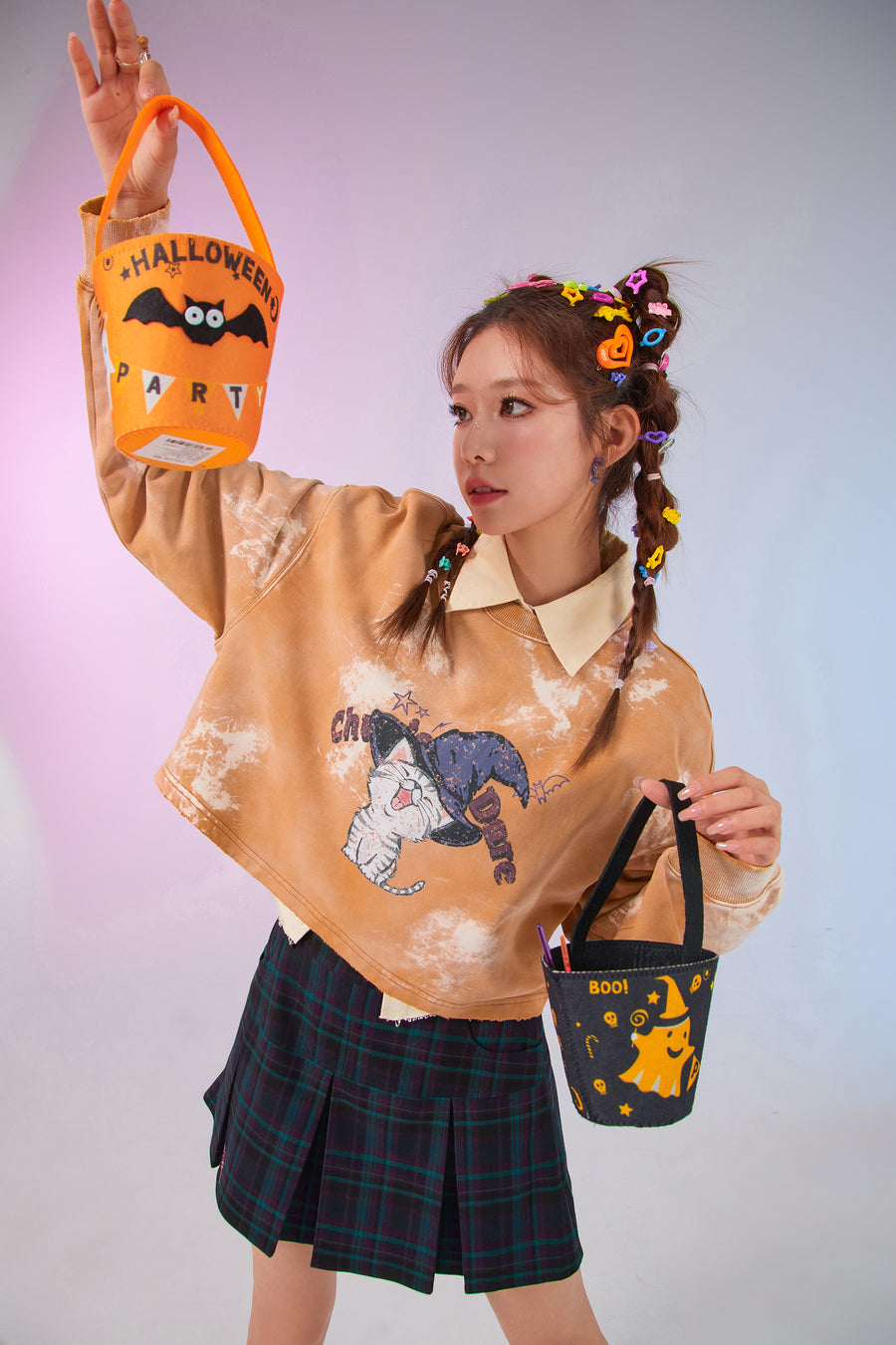 CHUU Witch Cat Color Sweatshirt