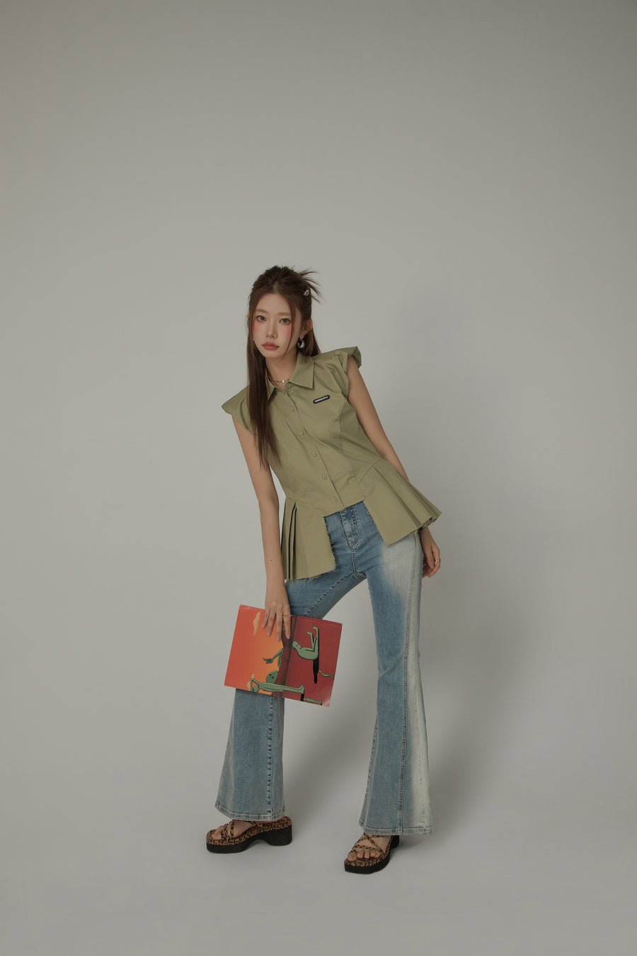 CHUU Unbalanced Puffy Sleeveflowy Hem Shirt