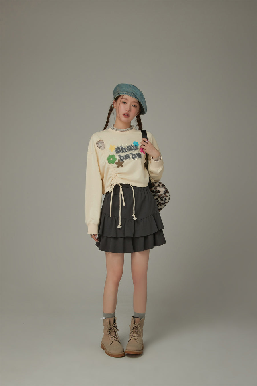 CHUU Logo Heart String Crop Sweatshirt