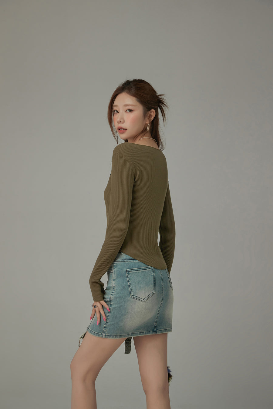 CHUU Color Embroidery Slit Long Sleeve T-Shirt