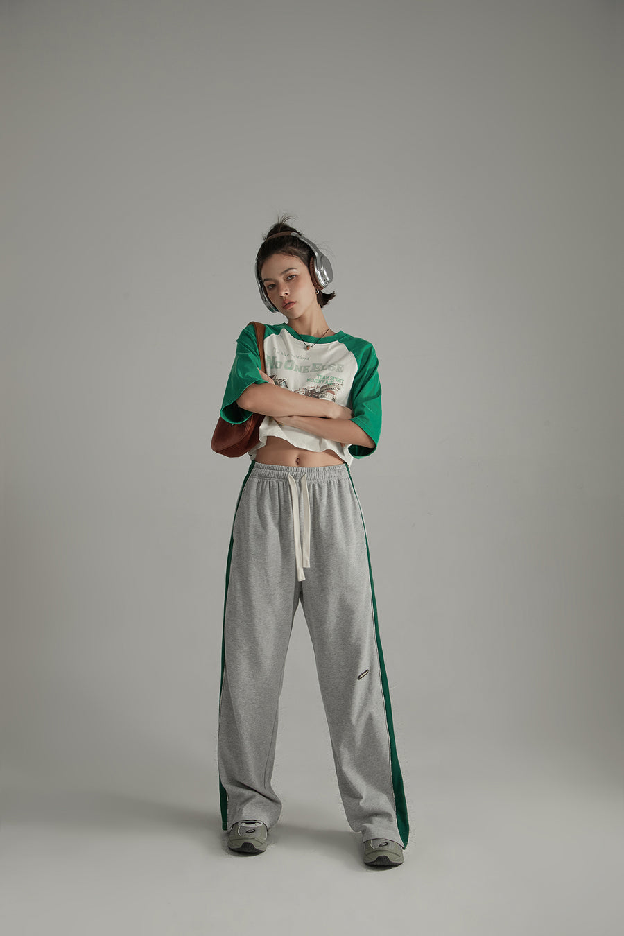 CHUU Color Line String Wide Leg Training Pants