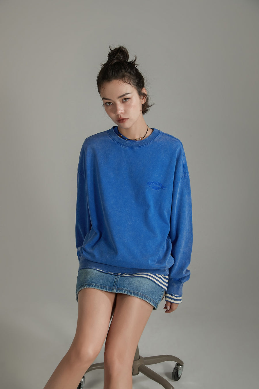 CHUU Basic Embroidery Overfit Sweatshirt