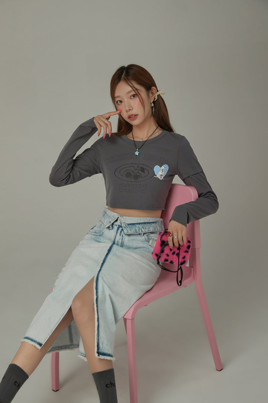 CHUU Cherry Bomb Logo Printed Cropped Long Sleeve T-Shirt