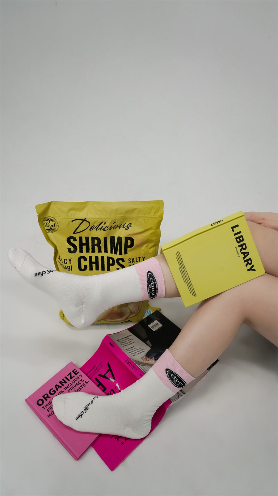 CHUU Chuu Lettering Color Band High Socks