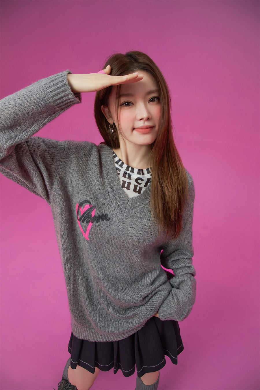 CHUU Heart V-Neck Knit Top