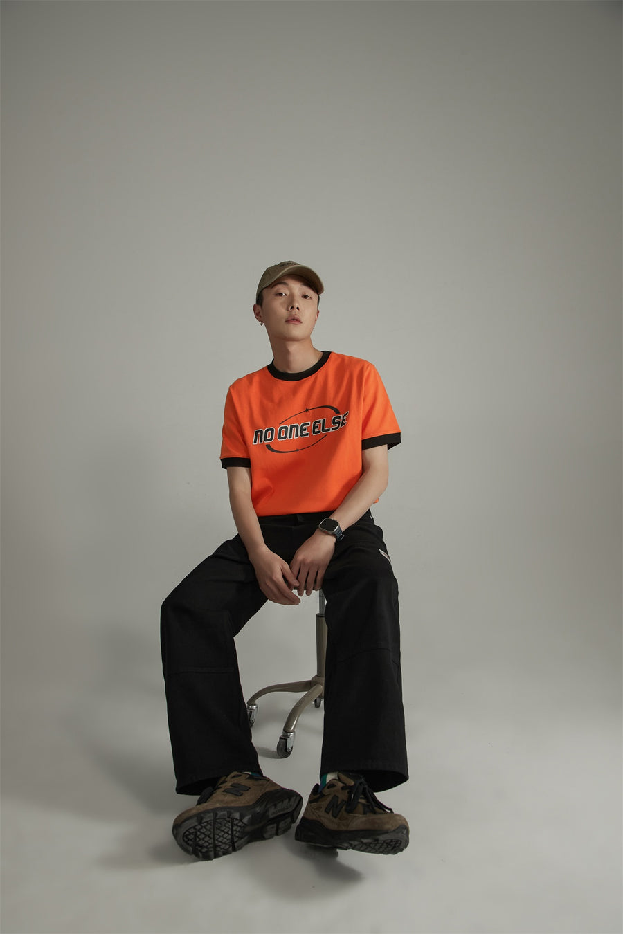 CHUU Noe Center Logo Color Loose Fit T-Shirt