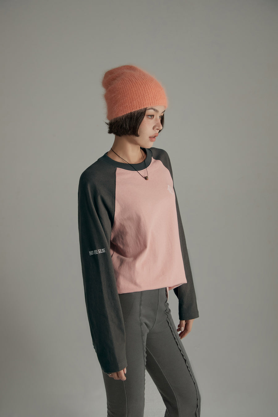 CHUU Colorblocked Raglan Long Sleeves Top