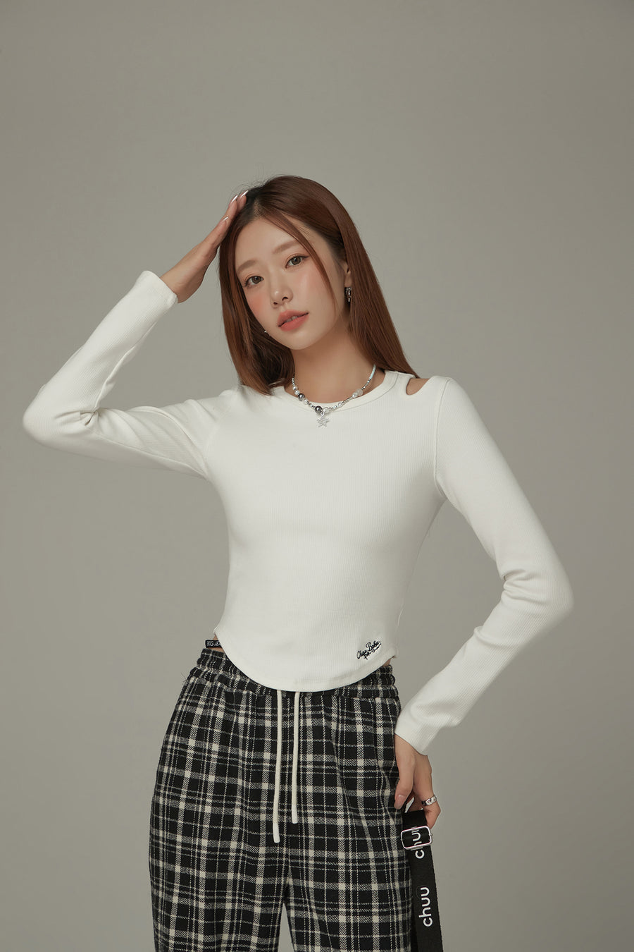 CHUU Shoulder Cut Out Simple T-Shirt