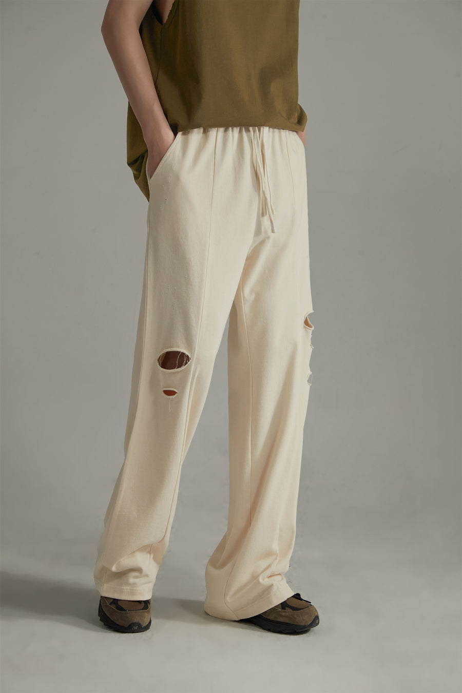 CHUU Banded Wide Leg Distressed Slit Pants