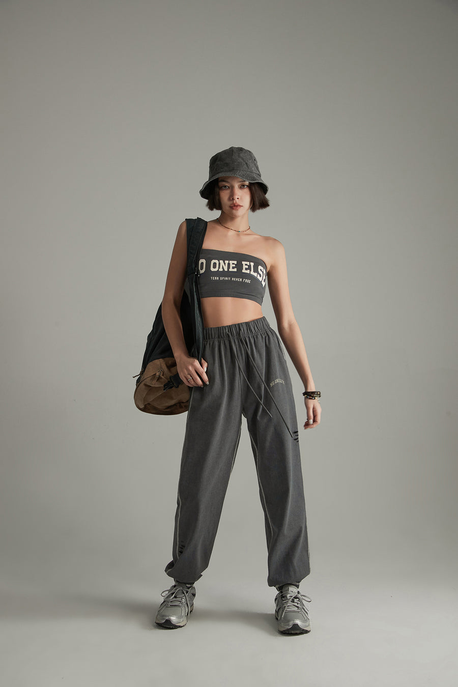 CHUU Noe Lettering Vintage Bra Tube Top