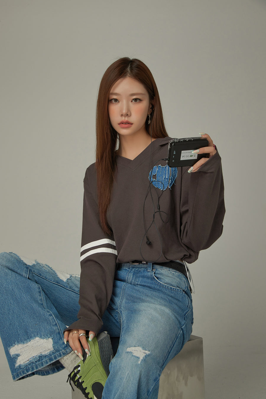 CHUU Logo Heart Crop Hoodie