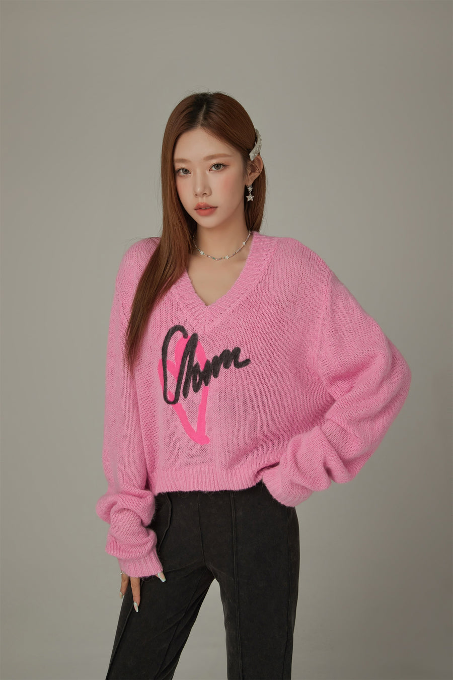 CHUU Logo Heart V-Neck Knit Sweater