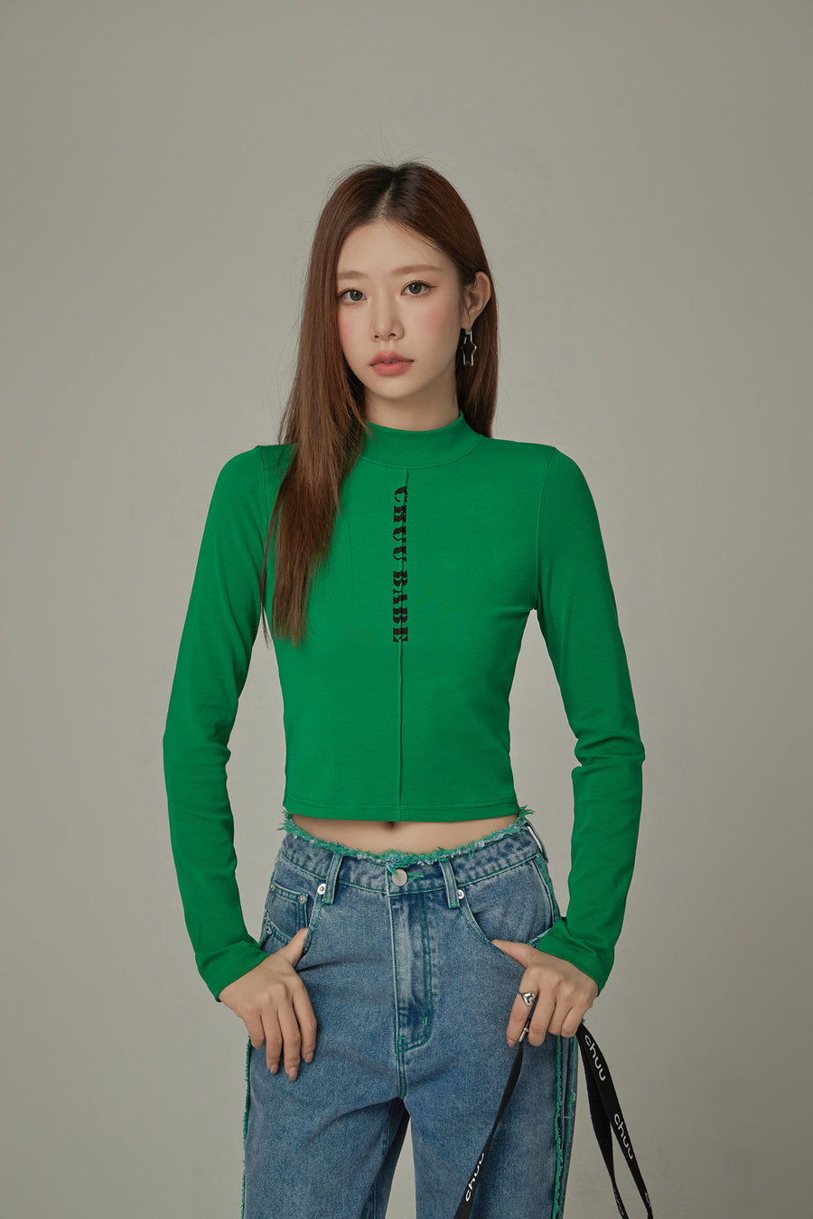 CHUU Basic Vertical Logo Lettering T-Shirt