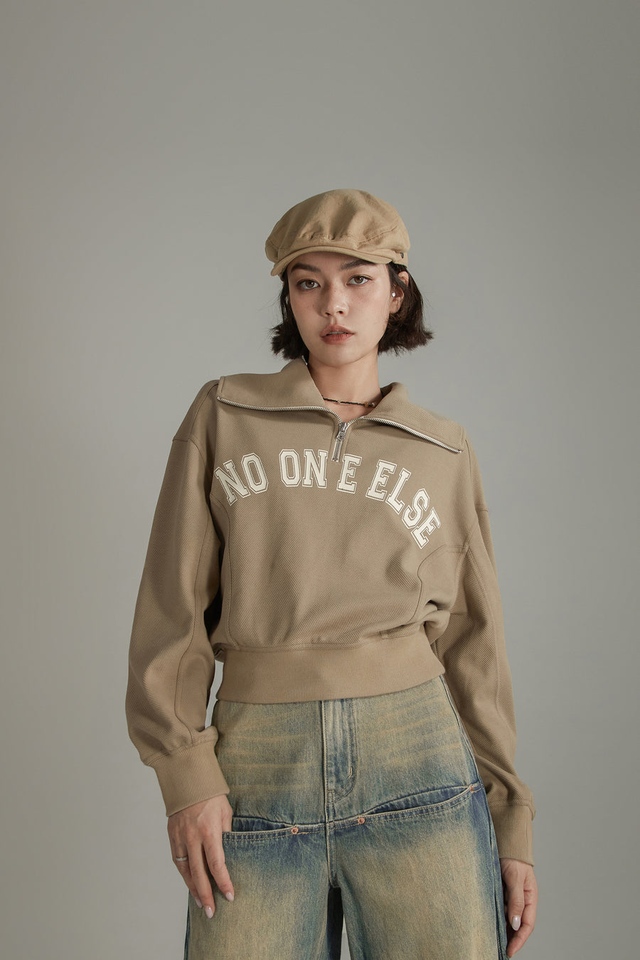 CHUU Logo Half Zip-Up High Neck Sweatshirt