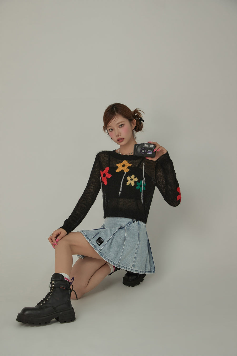 CHUU Colorful Flowers Crop Knit Sweater