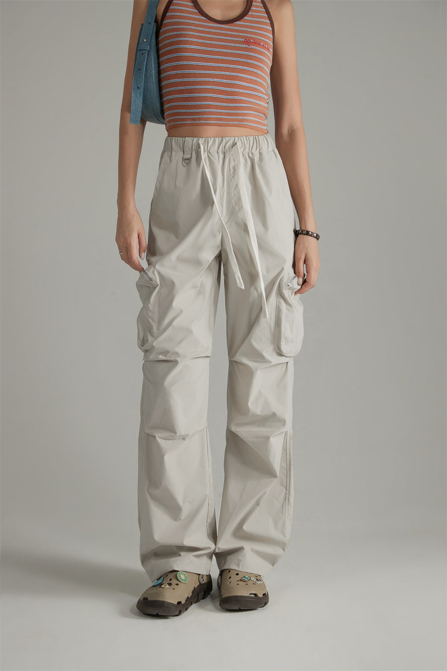 CHUU Casual Drawstring Wide Cargo Pants