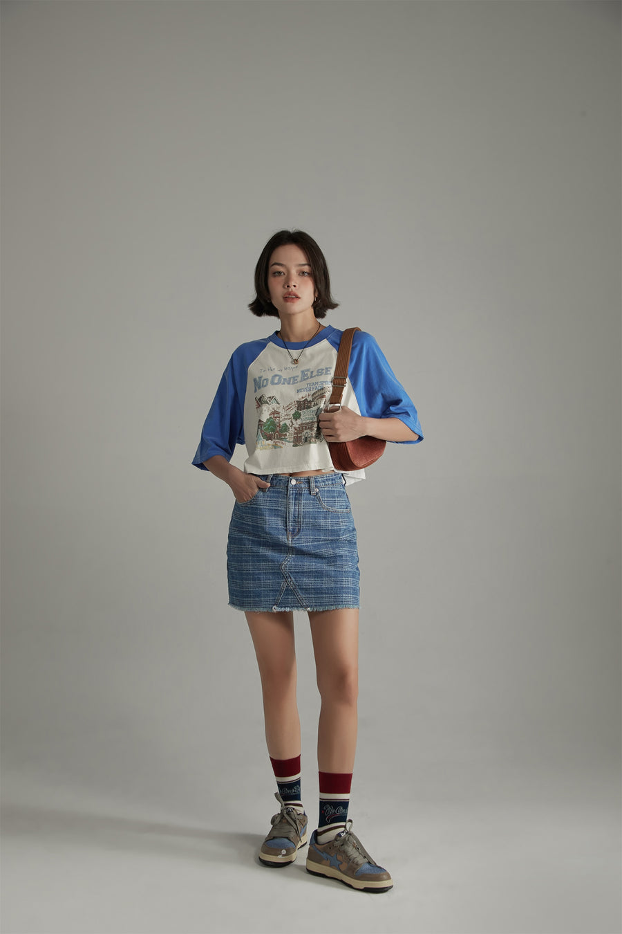 CHUU Raglan Color Crop Printed T-Shirt