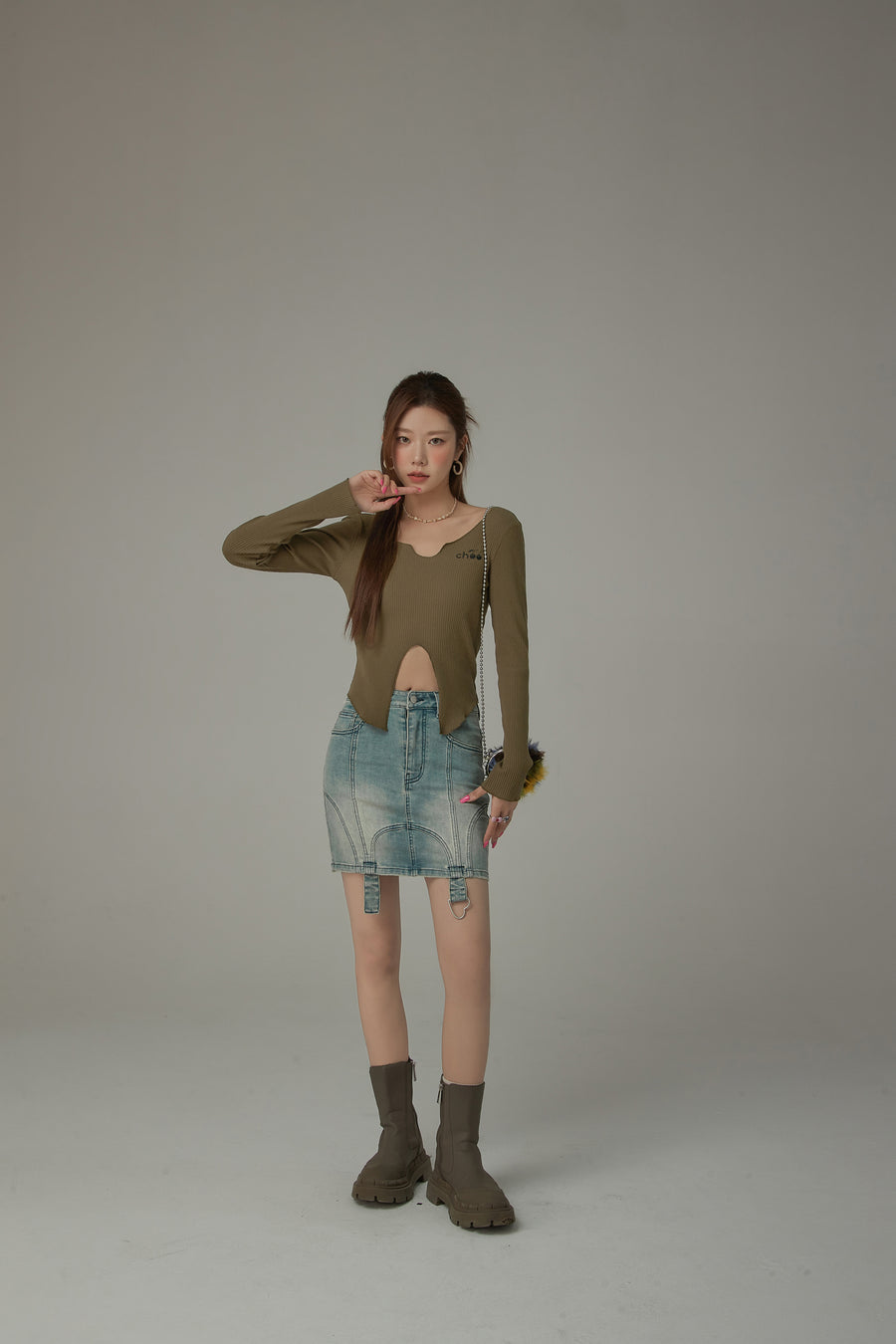 CHUU Color Embroidery Slit Long Sleeve T-Shirt