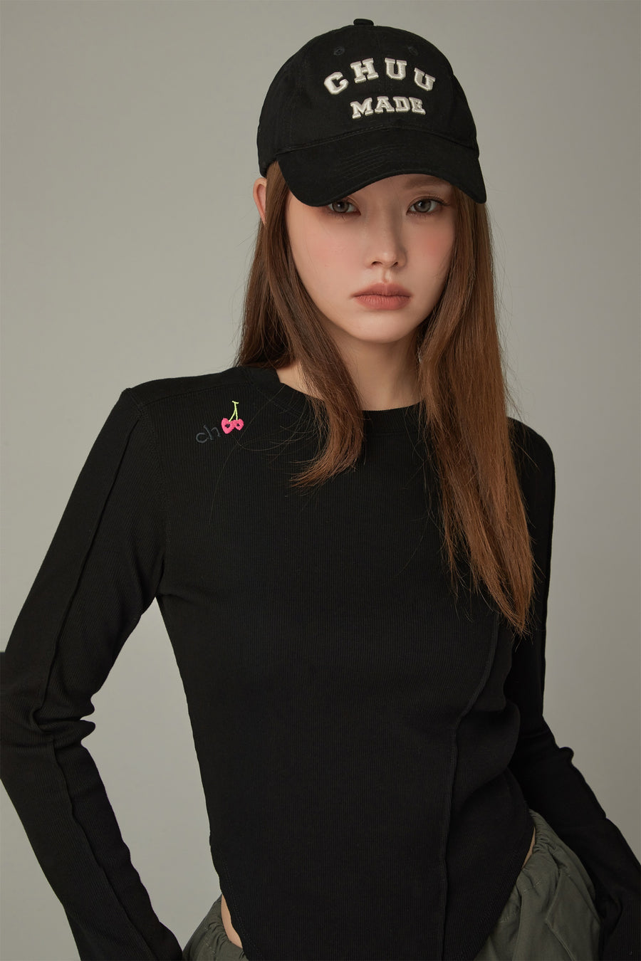 CHUU Embroidery Side Cut T-Shirt