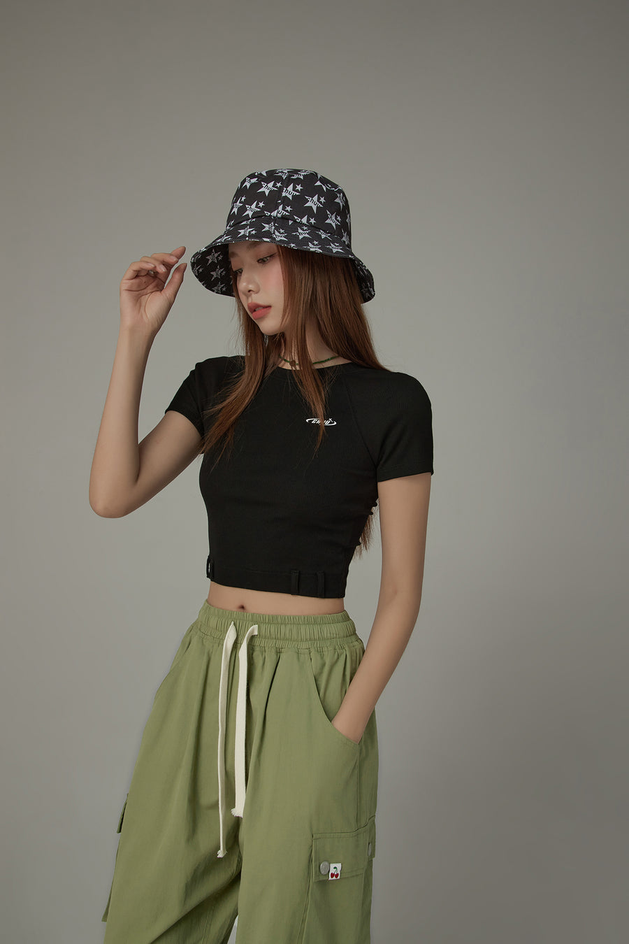 CHUU Back Cut Out Slim Crop Daily T-Shirt