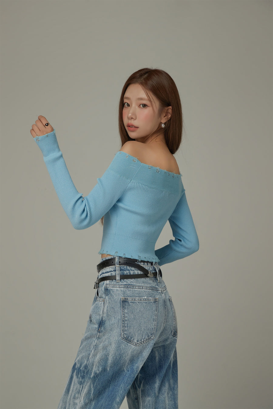 CHUU Cherry Off Shoulder Distressed Hem Knit Sweater