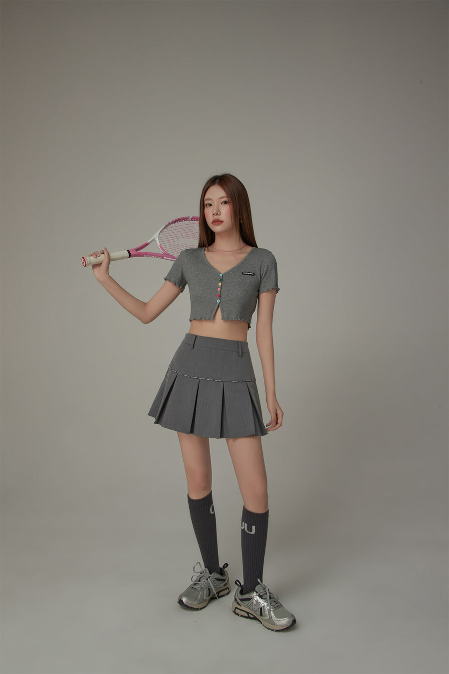 CHUU Rainbow Button Raw Hem Cropped T-Shirt